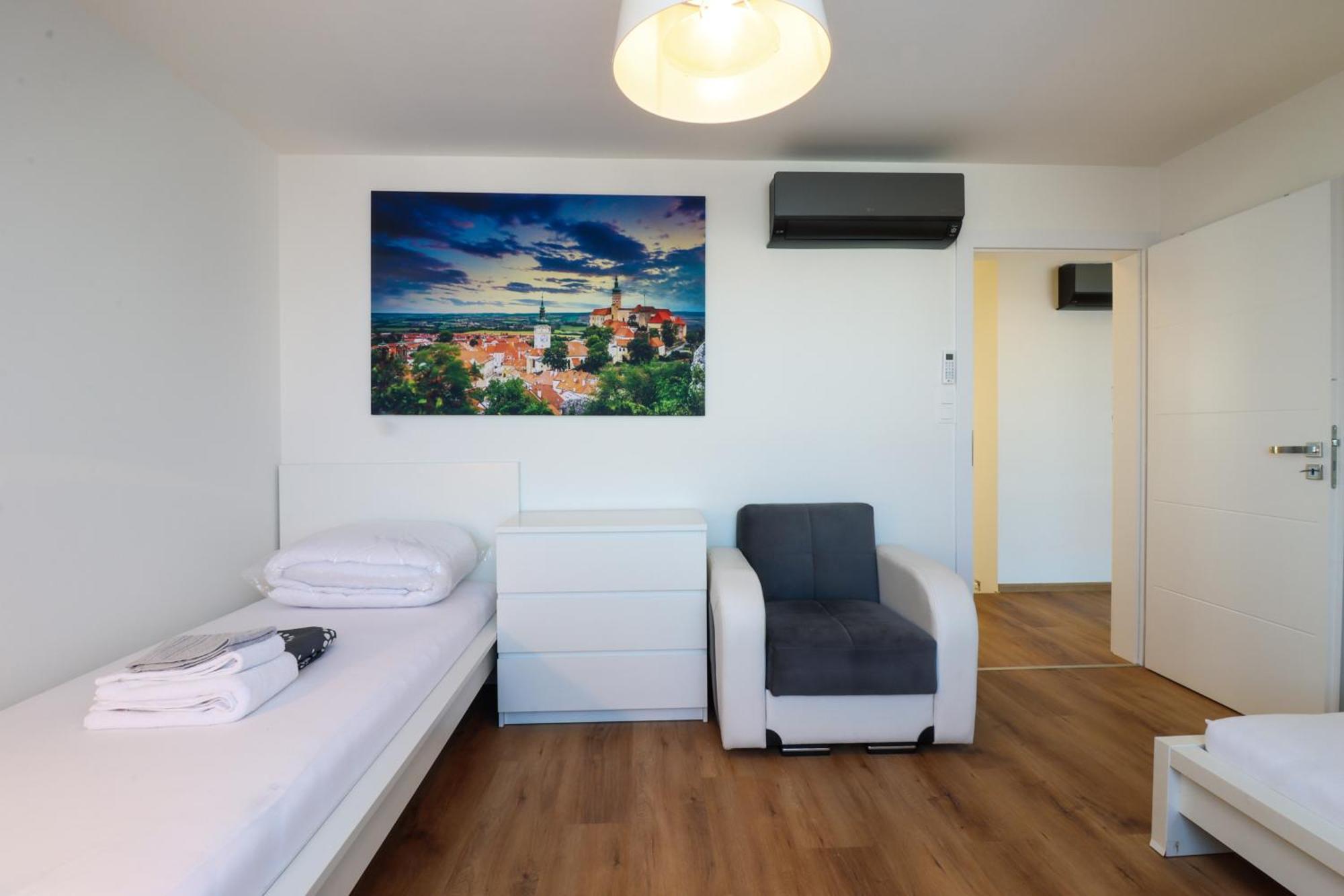 Mikulovske Zahrady Apartment